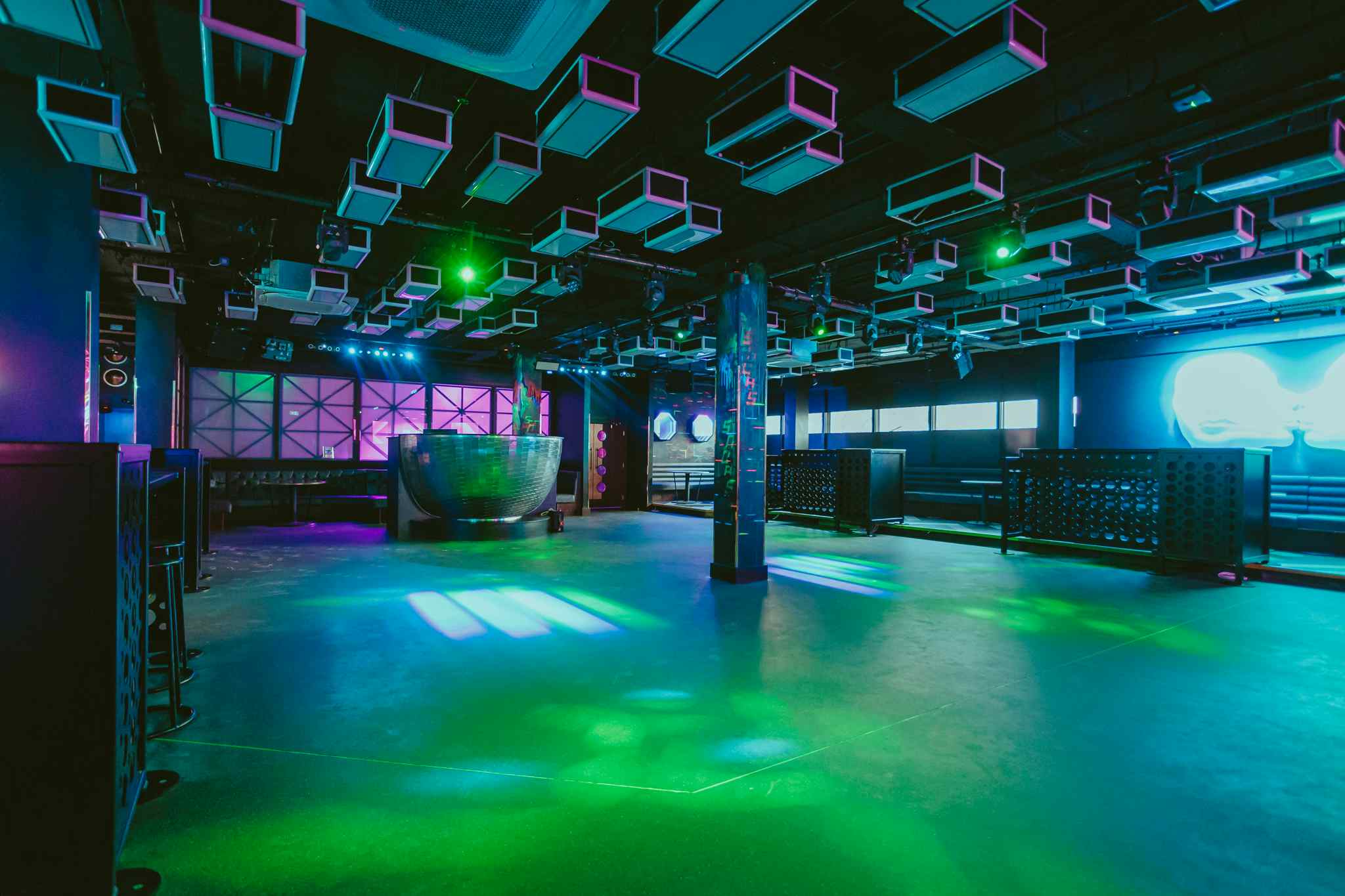 Middle Room, SNOBS